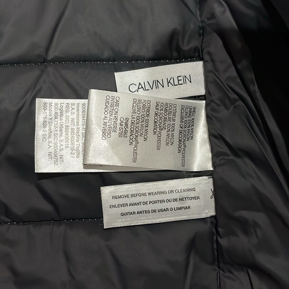 Calvin Klein - Picture 2 of 7